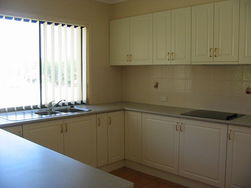 1 Little Hampton Court, Arundel QLD 4214