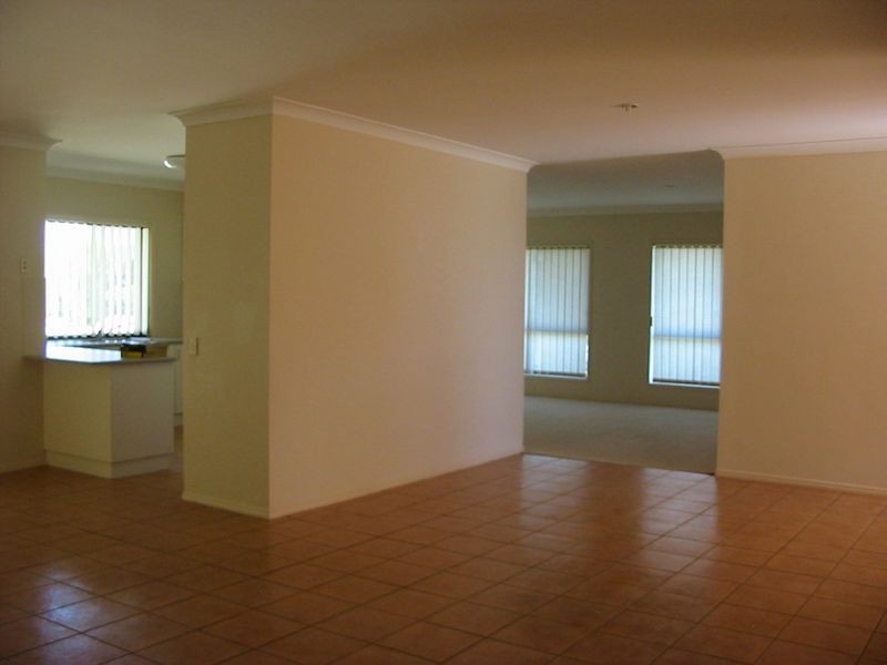 1 Little Hampton Court, Arundel QLD 4214