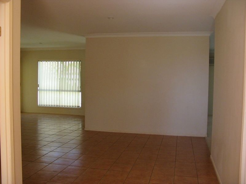 1 Little Hampton Court, Arundel QLD 4214