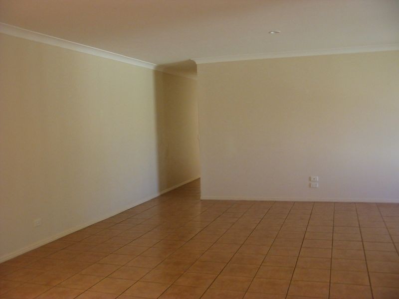 1 Little Hampton Court, Arundel QLD 4214