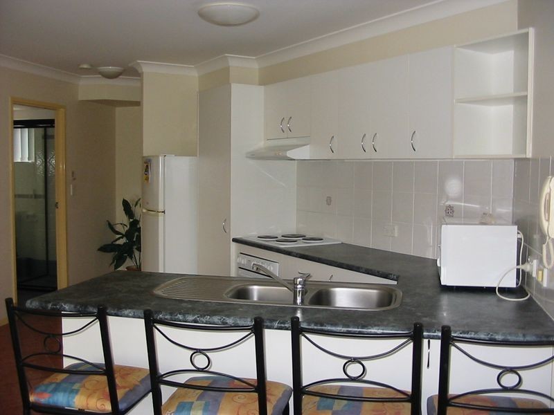 21/10-12 Bath Street, Labrador QLD 4215