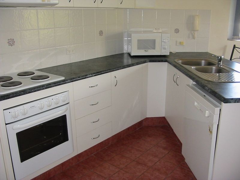 21/10-12 Bath Street, Labrador QLD 4215