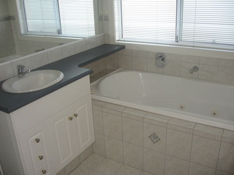 37 Tranquility Circuit, Hope Island QLD 4212