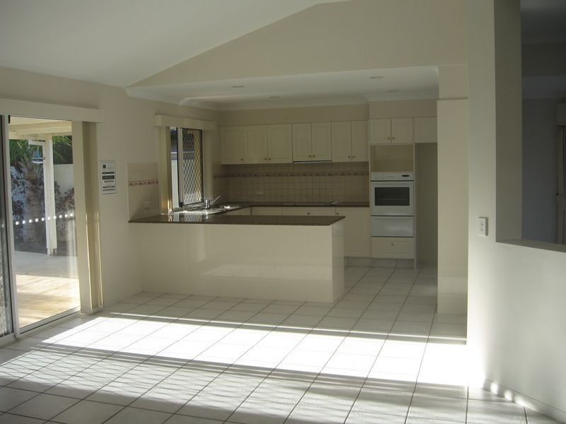 37 Tranquility Circuit, Hope Island QLD 4212