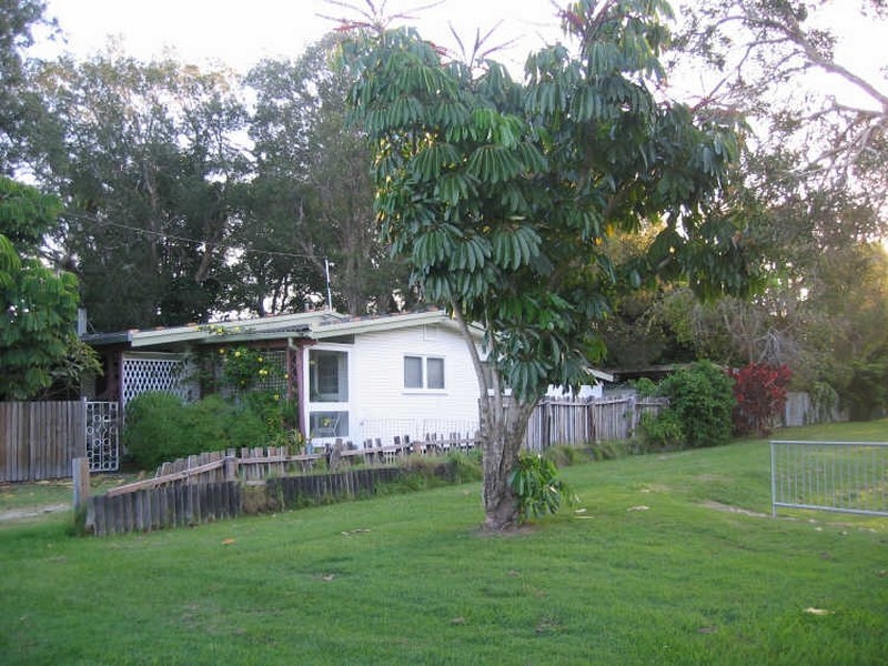 8 Echlin Street, Labrador QLD 4215