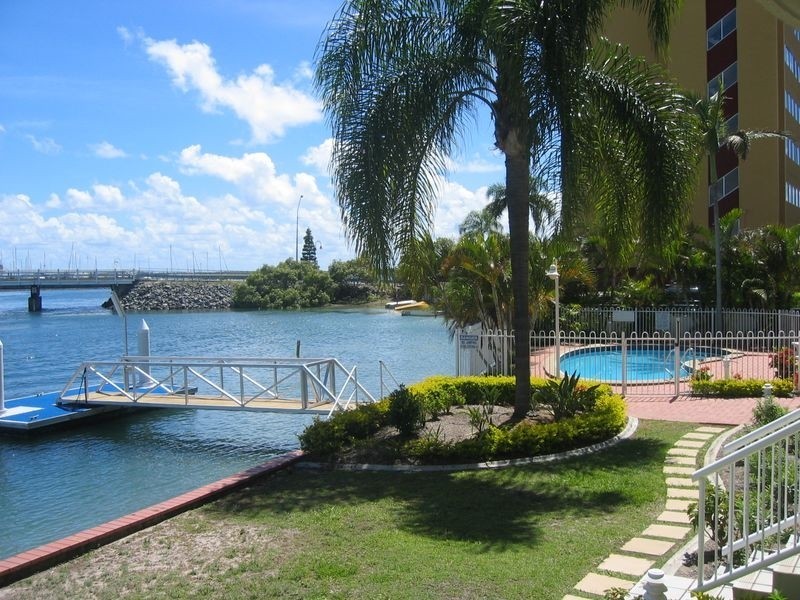 1/3 Vernia Place, Biggera Waters QLD 4216