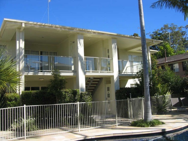 8/27 Gordon Street, Labrador QLD 4215