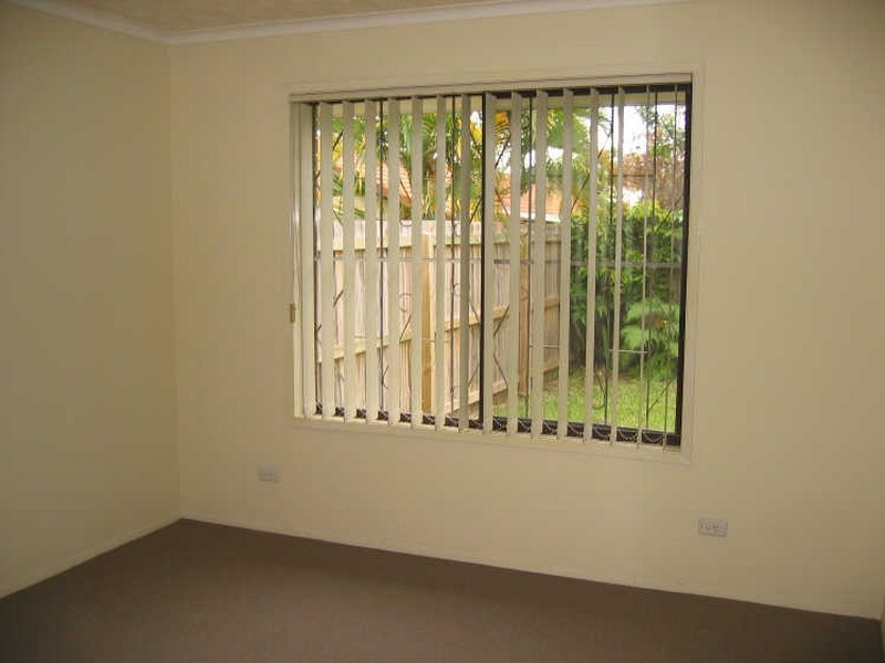 2/231 Central Street, Labrador QLD 4215