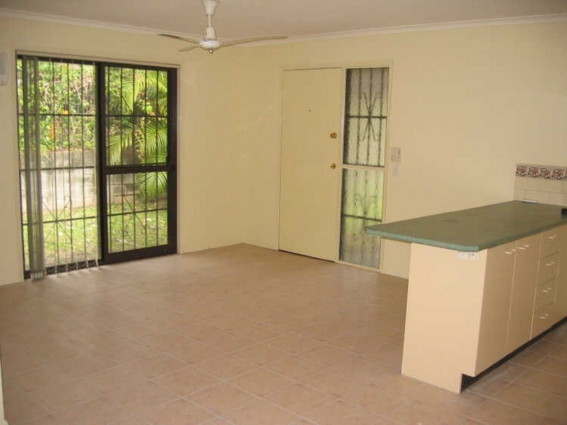 2/231 Central Street, Labrador QLD 4215
