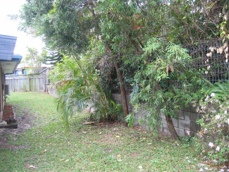2/231 Central Street, Labrador QLD 4215