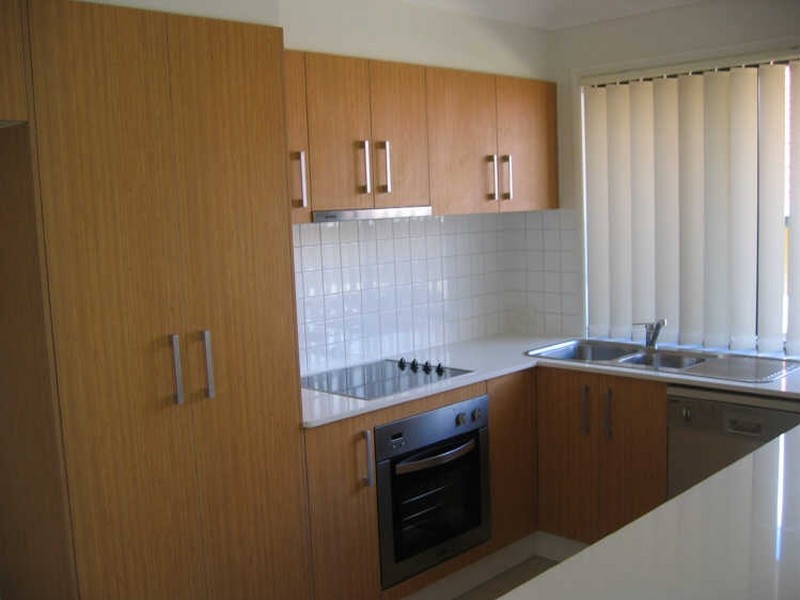 2/100 Imperial Parade, Labrador QLD 4215