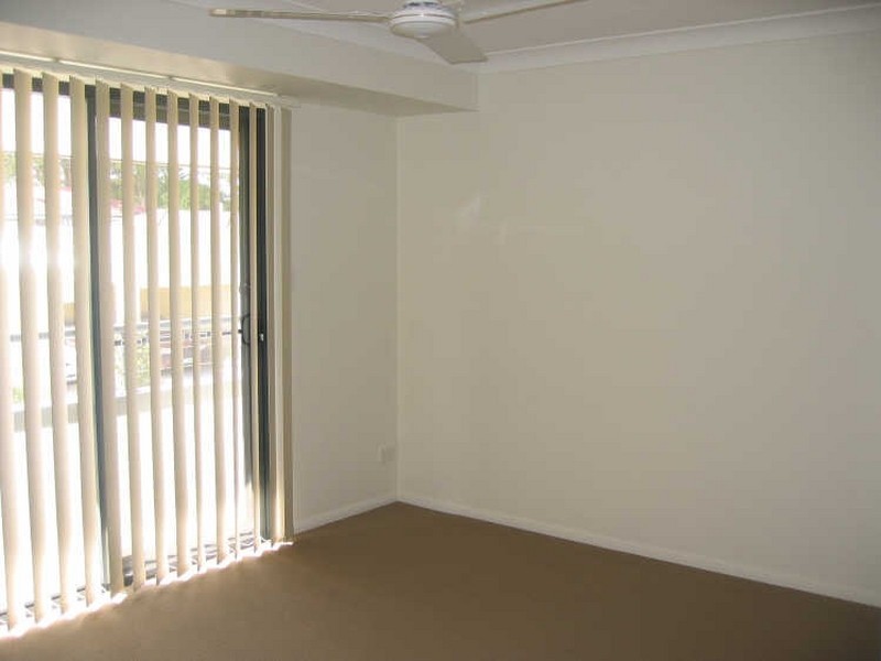 2/100 Imperial Parade, Labrador QLD 4215