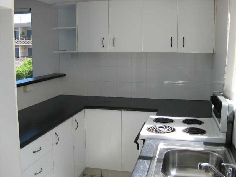 8/294 Marine Parade, Labrador QLD 4215