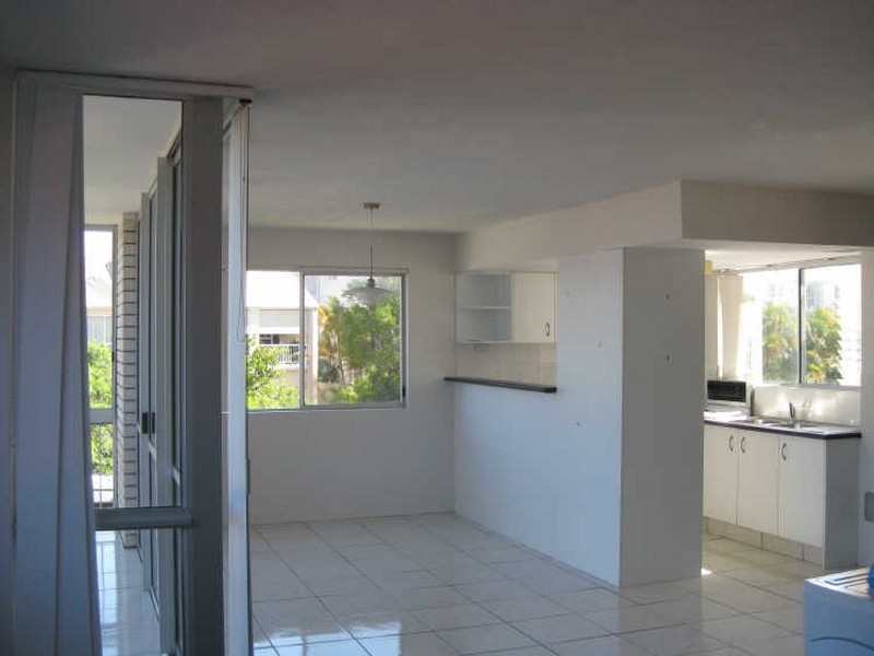 8/294 Marine Parade, Labrador QLD 4215