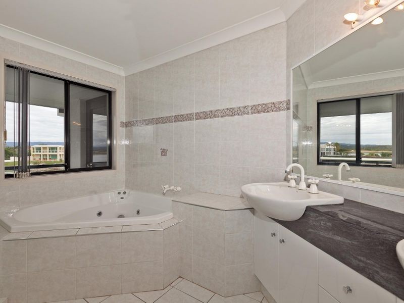 1 Serenity Boulevard, Helensvale QLD 4212