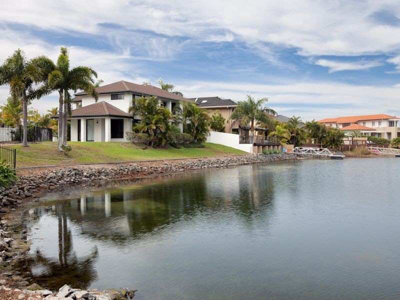 1 Serenity Boulevard, Helensvale QLD 4212