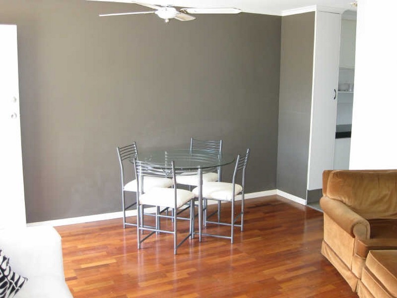 2/10 Phillip Street, Labrador QLD 4215