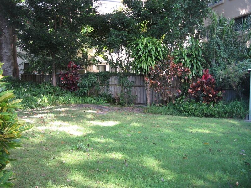 2/29 Bath Street, Labrador QLD 4215