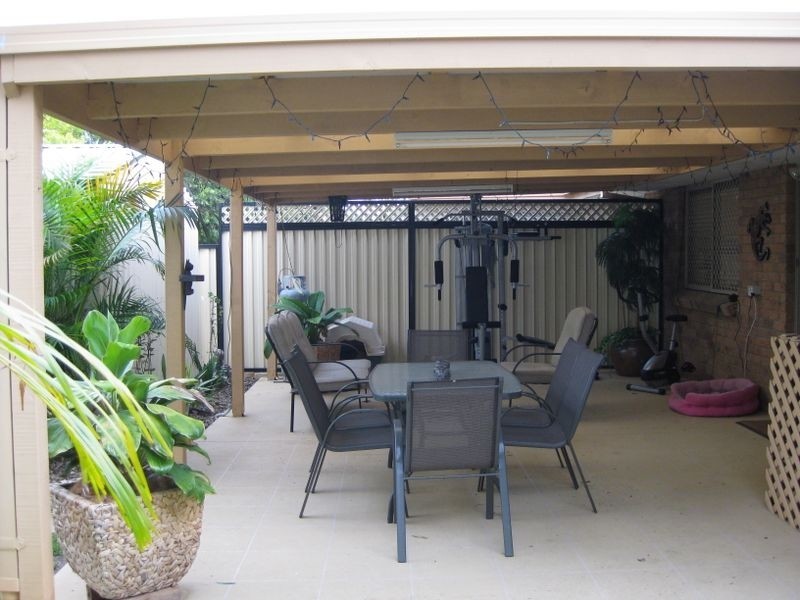 2/15 Robin Joy Close, Labrador QLD 4215
