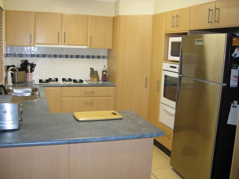2/15 Robin Joy Close, Labrador QLD 4215