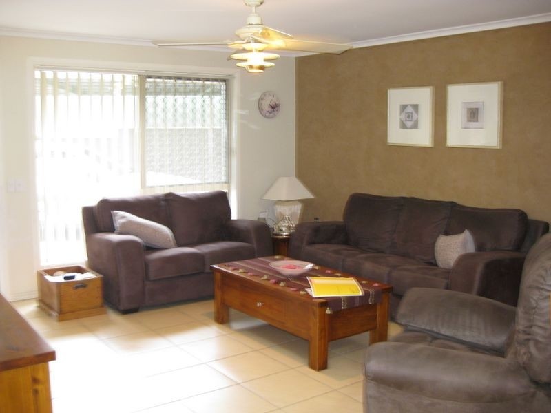 2/15 Robin Joy Close, Labrador QLD 4215