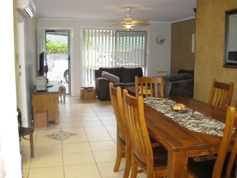 2/15 Robin Joy Close, Labrador QLD 4215