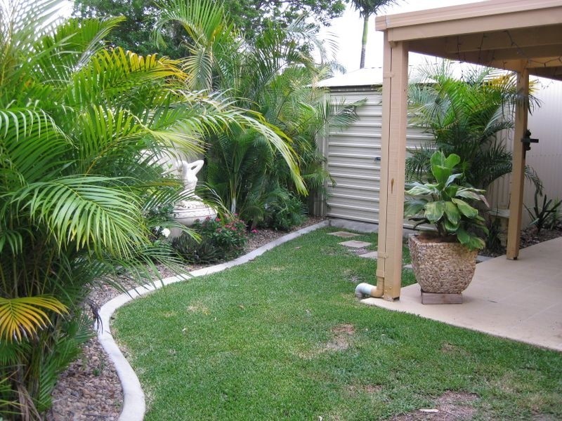 2/15 Robin Joy Close, Labrador QLD 4215