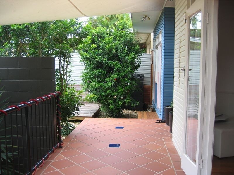 6 West King Lane, Southport QLD 4215