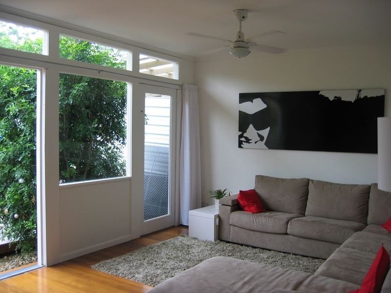 6 West King Lane, Southport QLD 4215