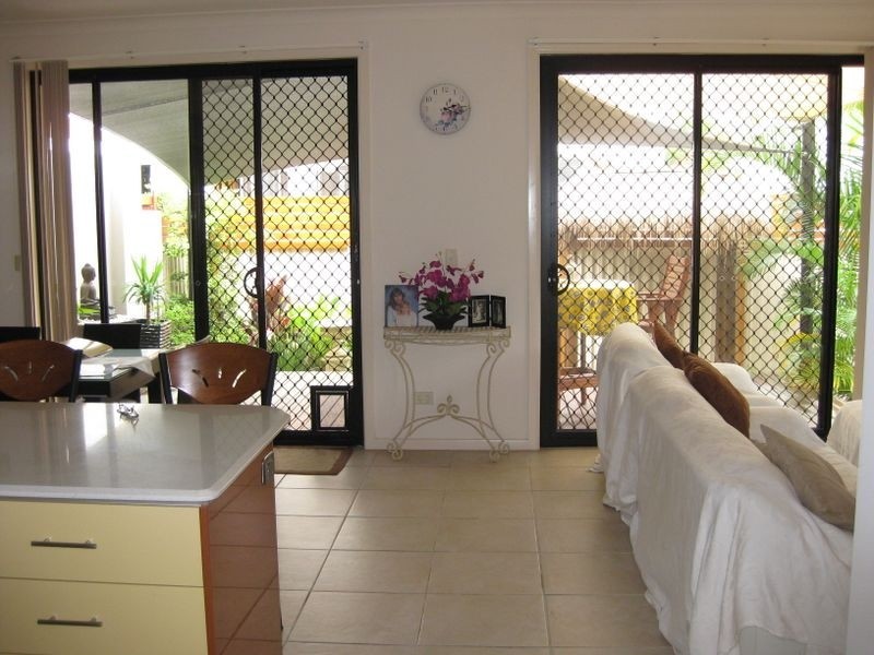 1/15 Ray Street, Runaway Bay QLD 4216