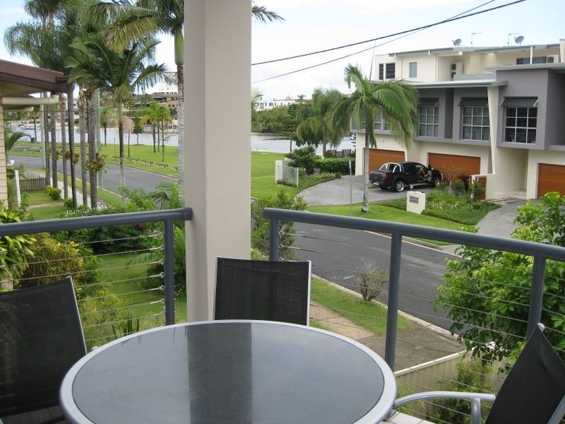 1/15 Ray Street, Runaway Bay QLD 4216