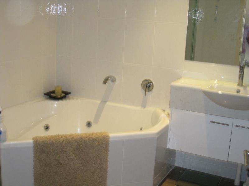 1/15 Ray Street, Runaway Bay QLD 4216