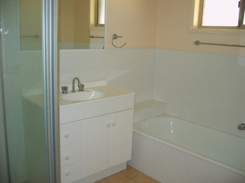 2/4 Avi Court, Labrador QLD 4215