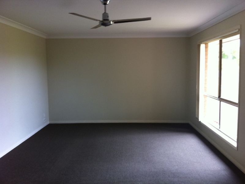 35 Howland Circuit, Pacific Pines QLD 4211
