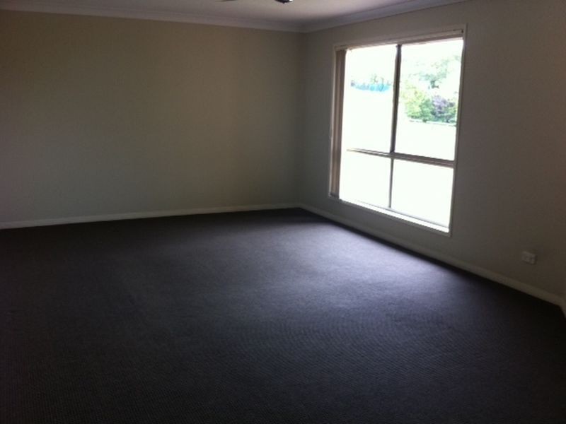 35 Howland Circuit, Pacific Pines QLD 4211
