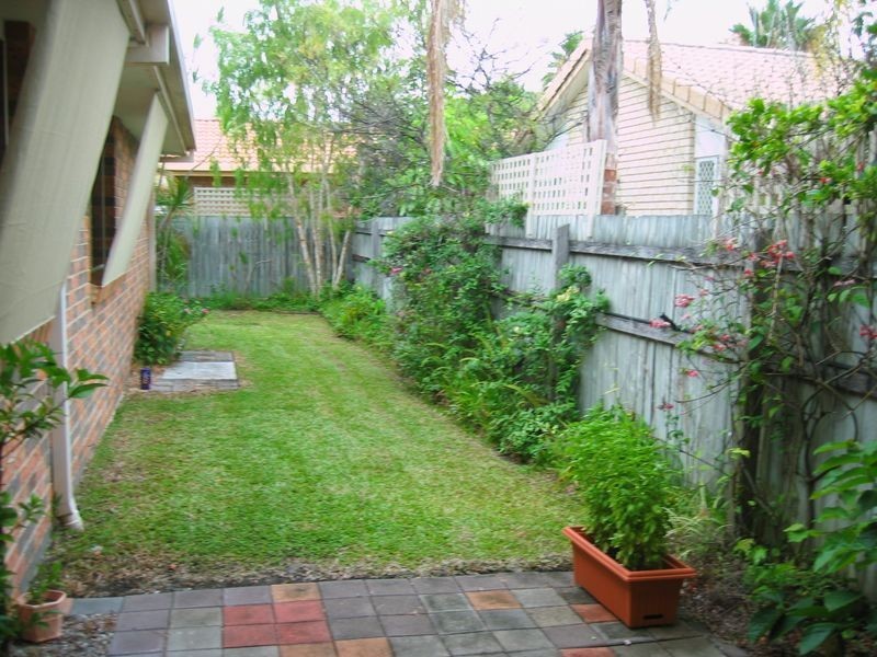 2/35 Kenny Drive, Labrador QLD 4215