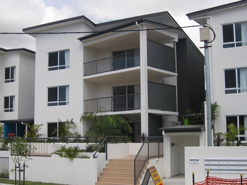1-15/4 Proud Street, Labrador QLD 4215