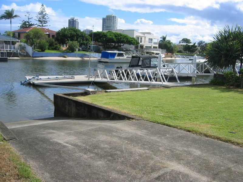 15 Vaggelas Crescent, Biggera Waters QLD 4216
