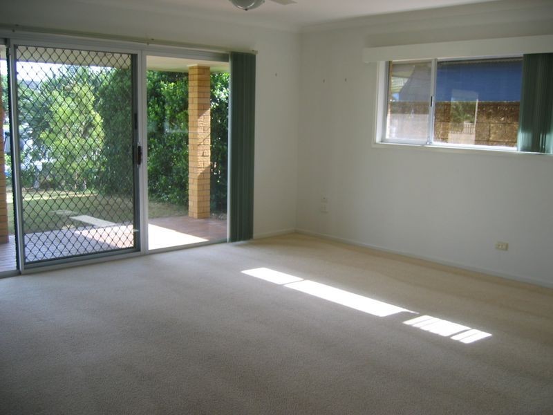 15 Vaggelas Crescent, Biggera Waters QLD 4216