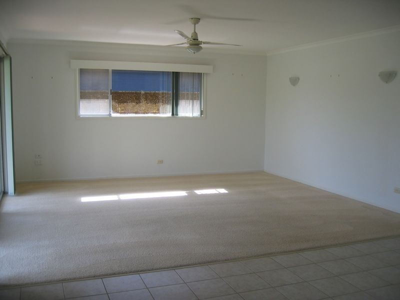 15 Vaggelas Crescent, Biggera Waters QLD 4216