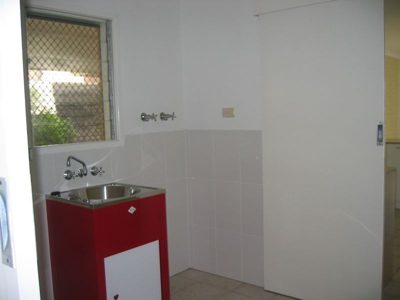 15 Vaggelas Crescent, Biggera Waters QLD 4216