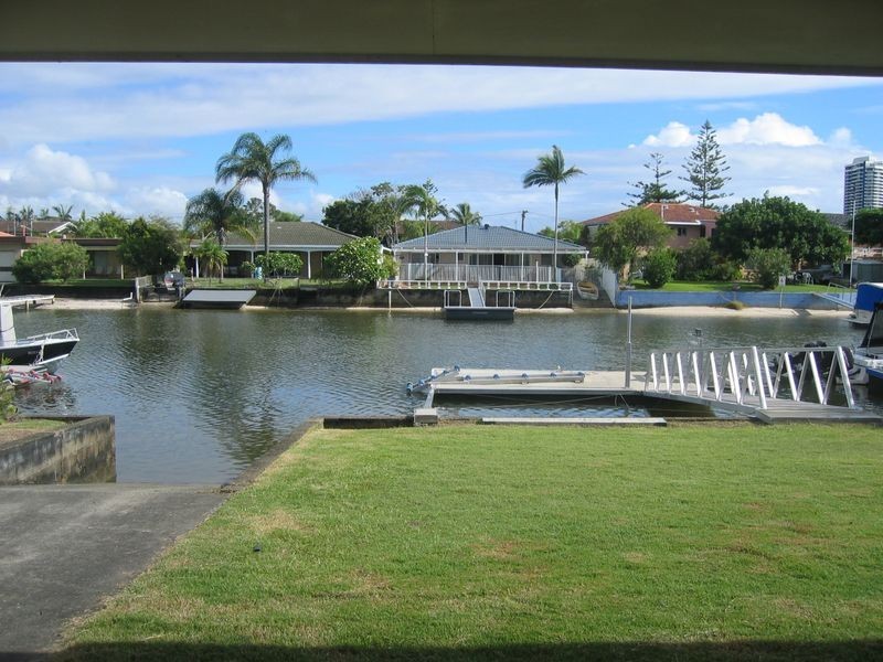 15 Vaggelas Crescent, Biggera Waters QLD 4216