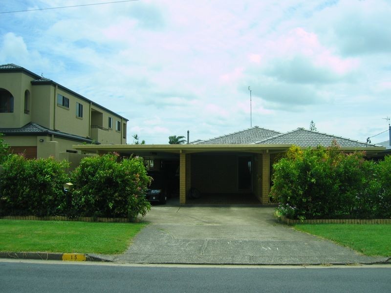 15 Vaggelas Crescent, Biggera Waters QLD 4216