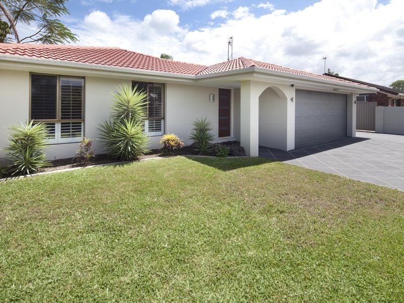 10 Tradewinds Avenue, Paradise Point QLD 4216