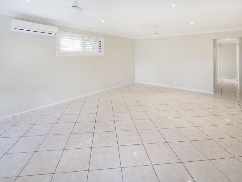 10 Tradewinds Avenue, Paradise Point QLD 4216