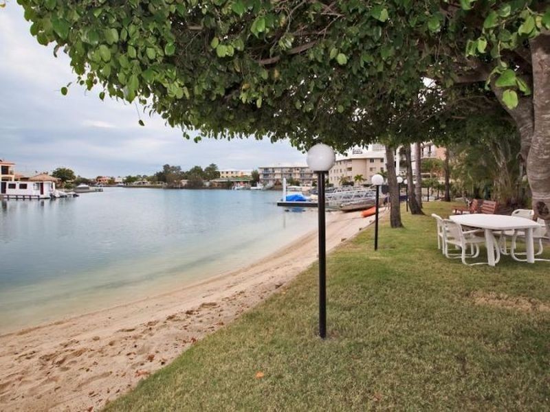 2/6 Back Street, Biggera Waters QLD 4216