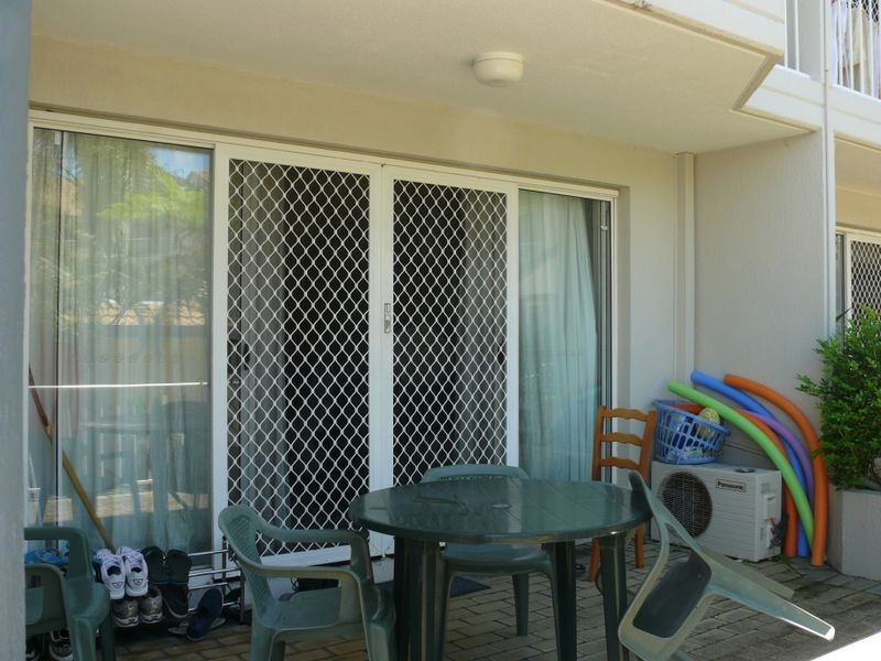 2/6 Back Street, Biggera Waters QLD 4216