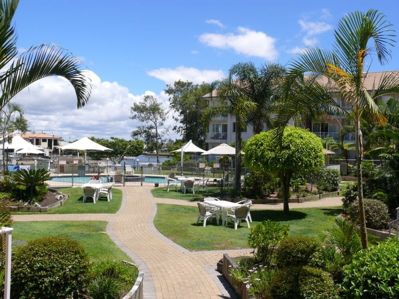 2/6 Back Street, Biggera Waters QLD 4216