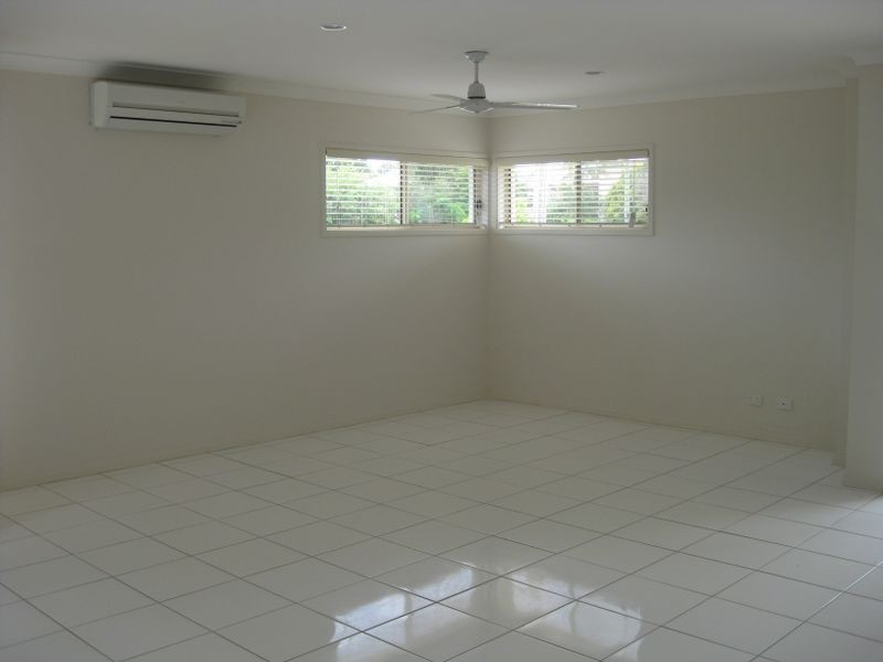 4 & 5/27 Government Road, Labrador QLD 4215