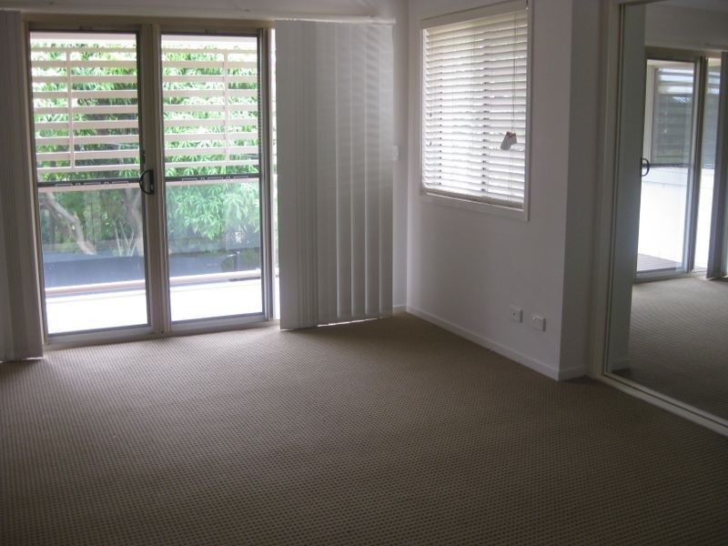 4 & 5/27 Government Road, Labrador QLD 4215